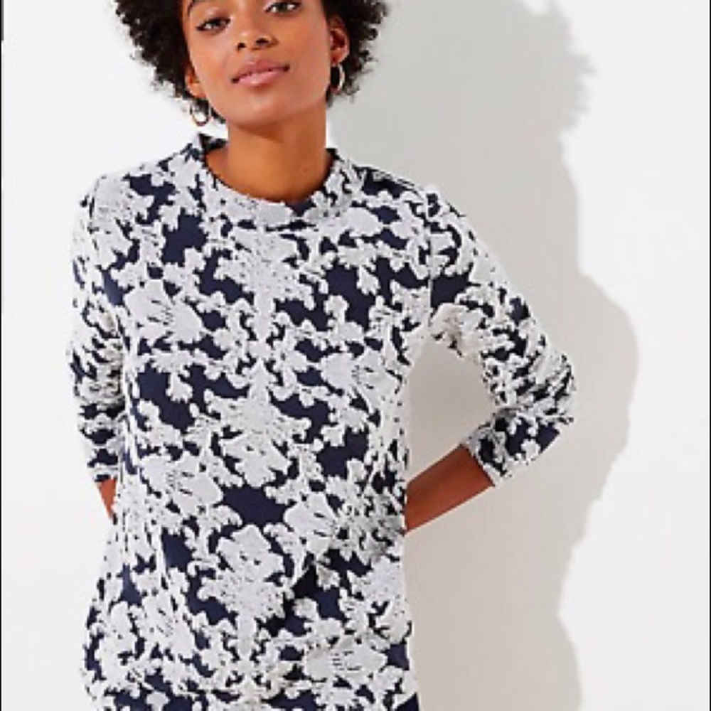 ⭐️ Loft Navy Blue and White Floral Fuzzy Mock Neck Knit Top Tee Blouse LARGE